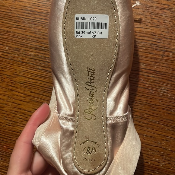 BRAND NEW RUSSIAN POINTE RUBIN POINTE SHOES. I HAVE 2 PAIRS AVAILABLE! 🩰🩰 - Picture 3 of 3